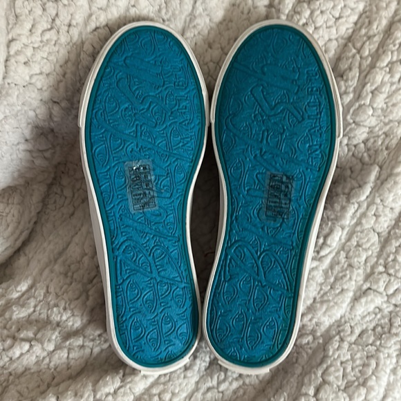 NWOB Ladies Red, White, & Blue Blowfish Slip On Shoes, Size 6 - Picture 8 of 9